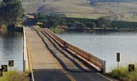 Alfenas - Ponte das Amoras em Alfenas-Foto:Luciano Duarte e Ela