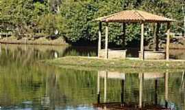 Alfenas - Quiosque no Lago do Jardim Zoolgico em Alfenas-Foto:Luciano Duarte e Ela