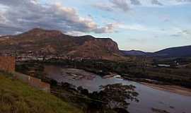 Almenara - Vista do Morro do Cruzeiro. Nessa tomada temos o Rio Jequitinhonha