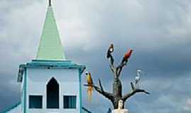 So Sebastio do Uatum - Torre da Igreja e Monumento em So Sebastio do Uatum-Foto:Leandro Dures