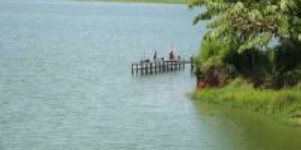 tablado de pesca no lago de Furnas, Por claudio miguel