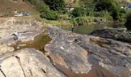 Barra Longa - Pedra do Caboclo Dgua  tomar sol em Barra Longa-MG-Foto:Milton Brigolini Nem