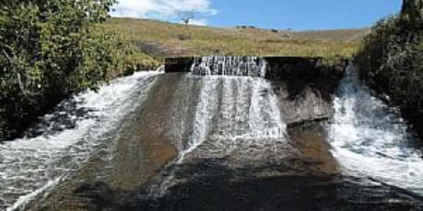 Belizrio-MG-Cachoeira de Belizrio-Foto:Wellington Alvim da Cunha