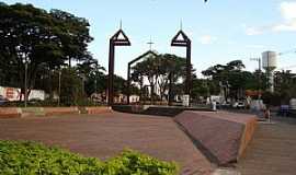 Betim - Memorial  Igreja Matriz de N. Sra do Carmo na Praa Milton Campos.