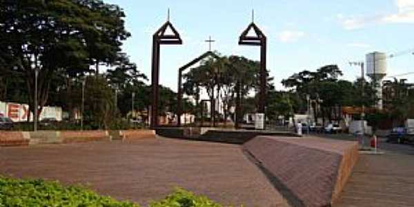 Memorial  Igreja Matriz de N. Sra do Carmo na Praa Milton Campos.