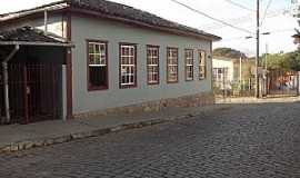 Bonfim - Bonfim-MG-Casarão colonial-Foto:antonor