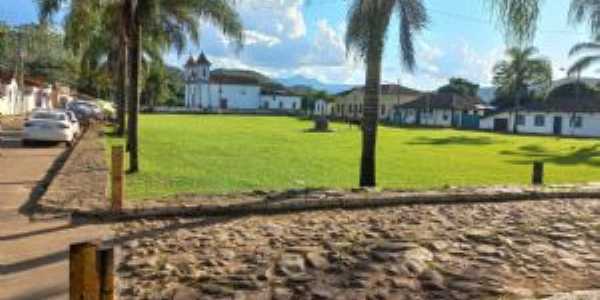 Vila Colonial de Brumal MG, Por Laudelino