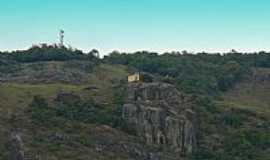 Caldas - Caldas-MG-Capela de Santa Brbara na Pedra do Corao-Foto:olintocristo