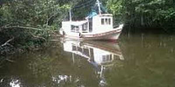 Barco no Rio Matapi em Ariri-AP-Foto:agenciaamapa.