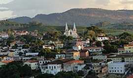 Cambuquira - Cambuquira-MG-Vista da cidade com a Serra do Piripau ao fundo-Foto:Mauro Cambuquira