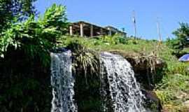 Campos Gerais - Cachoeira na Serra do Paraiso-Foto:Lelo - StatusINFO