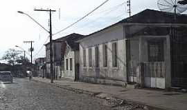 Cana Verde - Cana Verde-MG-Casario em rua central-Foto:Rogrio Santos Pereira