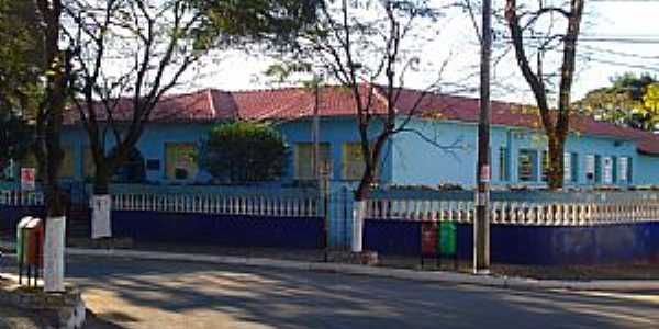 Carmpolis de Minas-MG-Escola Amrico Leite-Foto:montanha