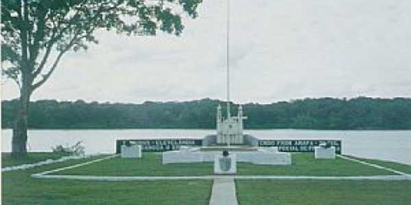 Clevelndia do Norte-AP-Monumento da rea Militar-Foto:Fabrcio Souza Dias