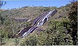 Carvalhos - Cachoeira do Vu da Noiva - 50 mts.de queda-Foto:alanderson-silva