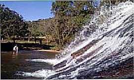 Carvalhos - Cachoeira do Vu da Noiva-Foto:alanderson-silva