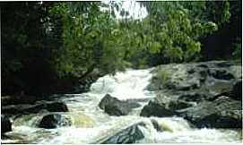 Carvalhos - Cachoeira do Buraco, Por Rodrigo