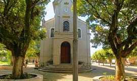 Cataguases - Cataguases-MG-Cruzeiro em frente a Igreja de So Francisco-Foto:sgtrangel