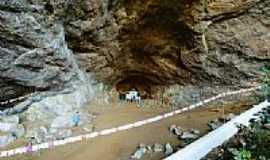 Catun - Interior da Gruta da Pedra Santa-Foto:sgtrangel 