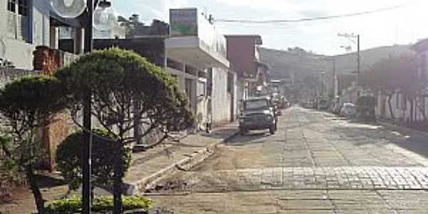 Chcara-MG-Rua da cidade-Foto:Yuphoto