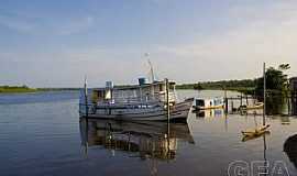 Cutias - Cutias-AP-Barcos no Rio Araguari-Foto:www.ap.gov.br