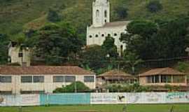 Conceio de Ipanema - Campo de futebol com Igreja ao fundo-Foto:Elivander [Panoramio]