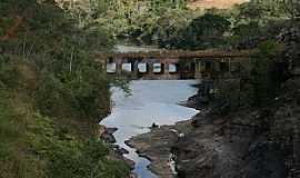 Conceio do Mato Dentro - Conceio do Mato Dentro-MG-Ponte Velha sobre o Rio Santo Antnio-Foto:Geraldo Salomo