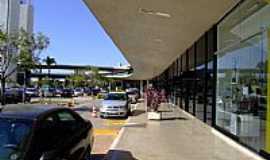 Confins - Confins-MG-Estacionamento do Aeroporto Tancredo Neves-Foto:Jose Gustavo Abreu Murta