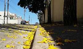 Congonhal - Congonhal-MG-E.E.Mendes de Oliveira na Rua Prudente de Morais-Foto:Facebook