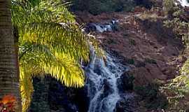 Congonhas - Congonhas-MG-Cachoeira no entorno da cidade-Foto:Charlie Styforlamber