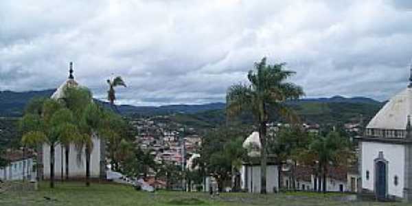 Comgonhas-MG-Capelas dos Passos da Paixo de Cristo e parcial da cidade-Foto:Josue Marinho