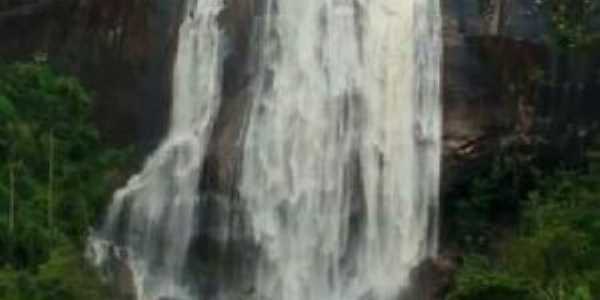 Cachoeira da prata-Bueno.Municpio de Conselheiro Pena, Por Kezia Candido