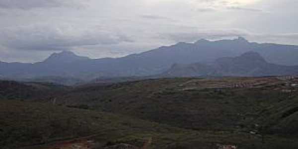 Conselheiro Pena-MG-Serra do Padre Angelo e Bela Adormecida-Foto:Gustavo Sturzenecker Moreira