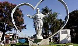 Coração de Jesus - Praça da Matriz e o símbolo da cidade de Coração de Jesus-MG-Foto:Rômulo Henok