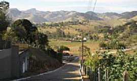 Crrego do Bom Jesus - A cidade com a Serra da Mantiqueira ao fundo-Foto:Maral Carboneri [Panoramio]