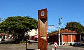 Crucilndia - Crucilndia-MG-Monumento na rotatria de entrada-Foto:Renato Vinicius