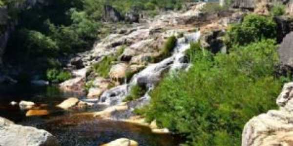 cachoeira do rio curimatai em curimatai, distrito de buenpolis mg., Por lilian paula