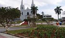 Divinsia - Praa e Igreja-Foto:Lucas Henriiique [Panoramio]