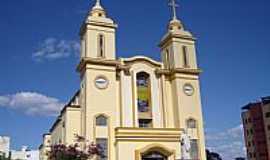 Divinpolis - Catedral do Divino Esprito Santo em Divinpolis-MG-Foto:Vicente A. Queiroz