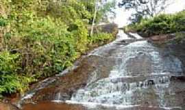 Dores do Turvo - Cachoeira em Dores do Turvo-MG-Foto:Antrbns