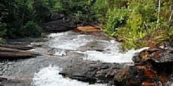 Cachoeira em Dores do Turvo-MG-Foto:Antrbns