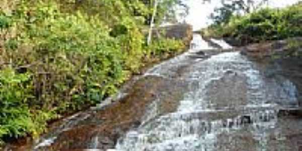 Cachoeira em Dores do Turvo-MG-Foto:Antrbns