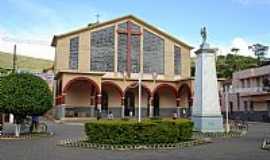 Ervlia - Ervlia-MG-Praa e Igreja de So Sebastio-Foto:Amarildo Souza