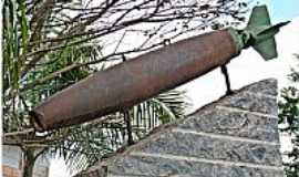 Formiga - Formiga-MG-Bomba de 230 kilos que caiu acidentalmente na cidade em 1987-Foto:Aender M. Ferreira 