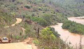 Frei Inocncio - O rio e estrada de Frei Inocncio-MG-Foto:contato@guiadefechad