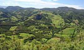 Gonalves - Pedra Chanfrada em Gonalves-MG-Foto:ACCosta