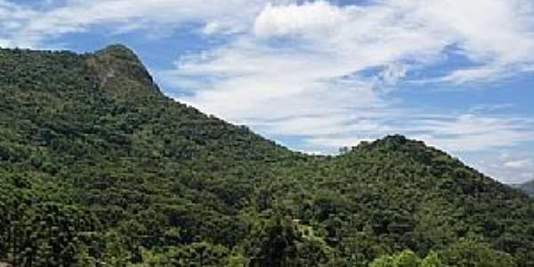 Pedra do Forno 10 Km de Gonalves - MG