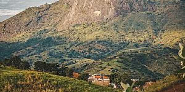 Paisagens do Vale do Rio Doce 
Municpio: Governador Valadares 
Fotografia: Douglas Ribeiro