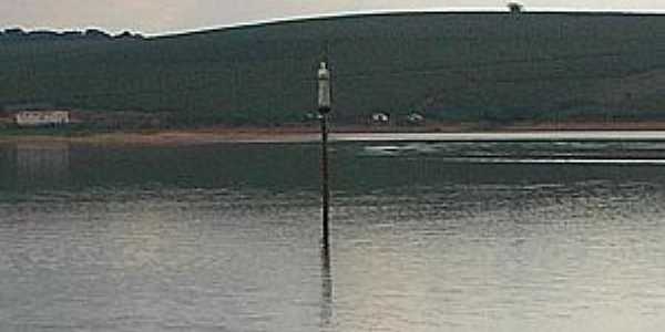 Guap-MG-Vestgio da antiga cidade inundada pelo Lago de Furnas-Foto:guapeturismo.