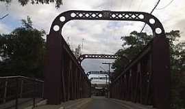 Guarani - Guarani-MG-Ponte sobre o Rio Pomba da antiga Estrada de Ferro Leopoldina-Foto:Raymundo P Netto 